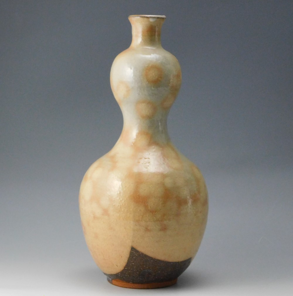 谷口青嵐(登志雄)作 紫交趾 櫻珞文 茶碗 共箱 共布 略歴付 茶道具 卸売