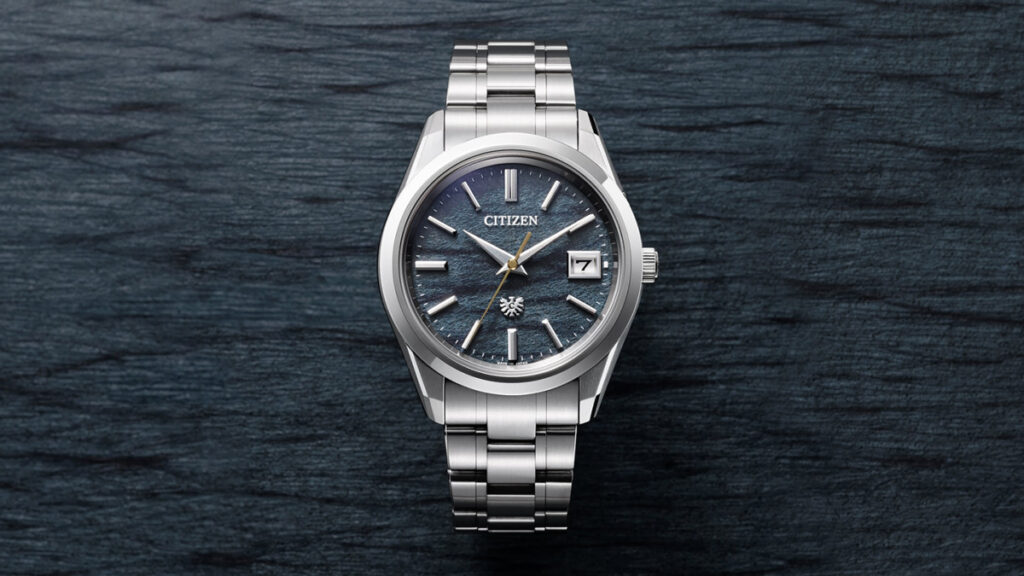 ザ・シチズンより、藍染文字板の限定モデル「AQ4100-65L」が登場【年差