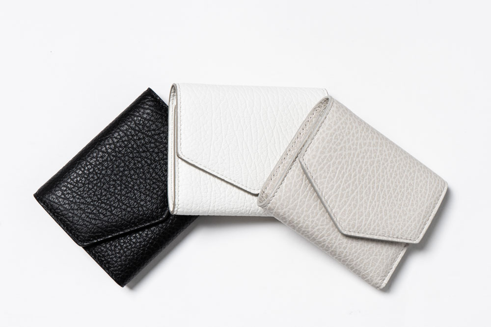 YouTube解説付き】メゾン マルジェラ 三つ折りミニウォレット | HUES