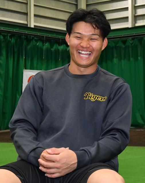 阪神・森下 サインパクった？「ぬれぎぬです」佐藤輝はサイン変えるも