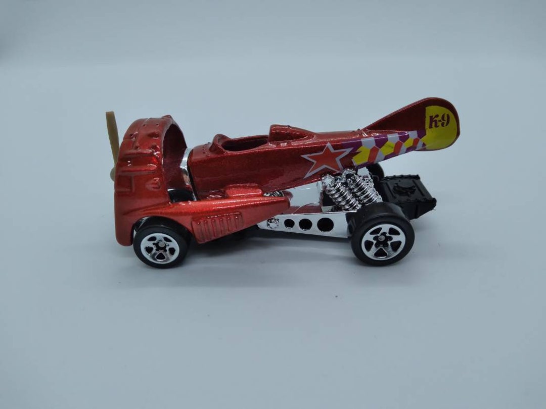 Hot Wheels Dog Fighter Airplane Car in Mint Condition Made in 1996