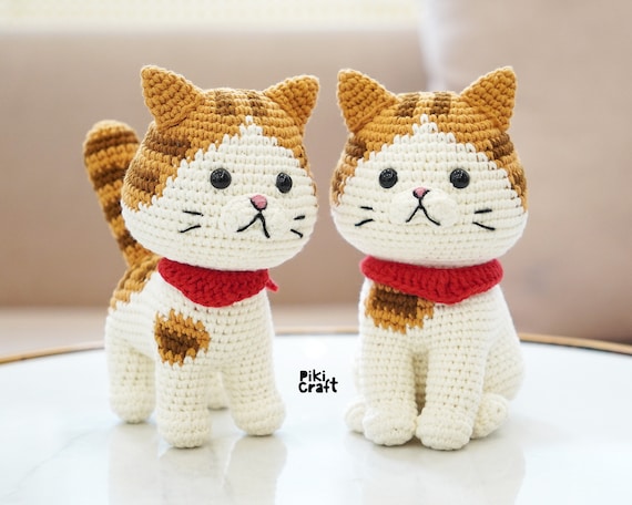 いっしょにおでかけ♪フード付きマフラーのキジトラ猫さんのあみぐるみ