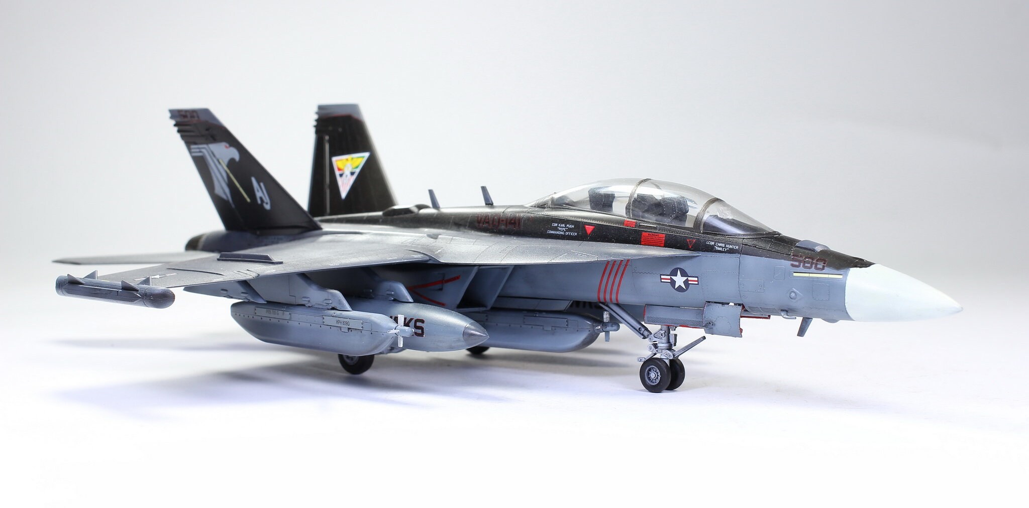 USN EA-18G Growler VAQ-141 Shadow Hawks 1:72 Pro Built Model