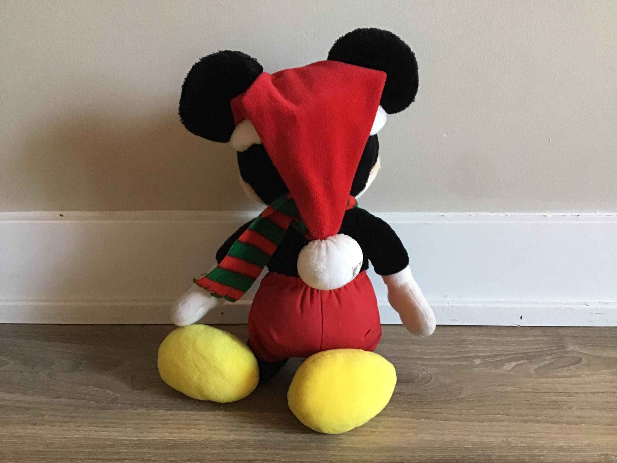 クリスマス帽子をかぶったヴィンテージディズニーミッキーマウス