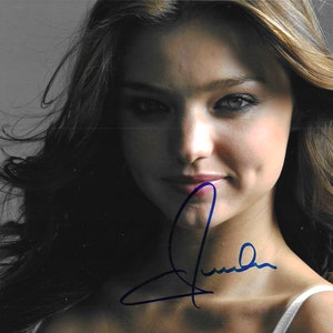 ミランダ・カー 直筆サイン入り写真 【サイズ 約20cmX25cm】 hs