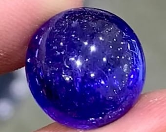 13.50カラットのラウンド型タンザナイトカボション：バイオレット