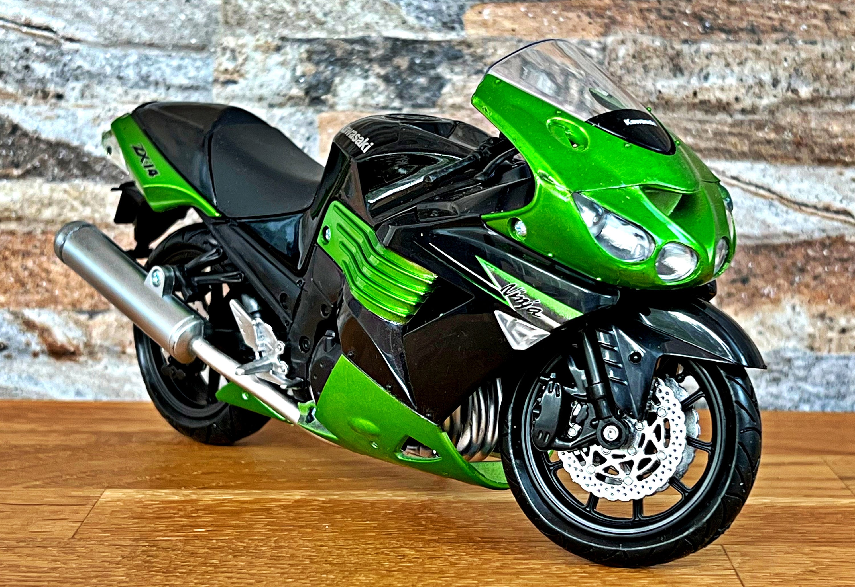 Kawasaki ZX 14 2011 , Scale 1/12 Diecast Motorcycle, 1/12 Die Cast