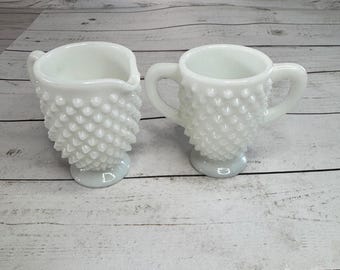 フェントン ホブネイル ミルクガラス ハンドル付きクリーム＆シュガー