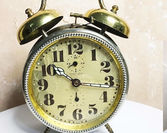 ヴィンテージのピータードイツ製目覚まし時計 - Etsy 日本