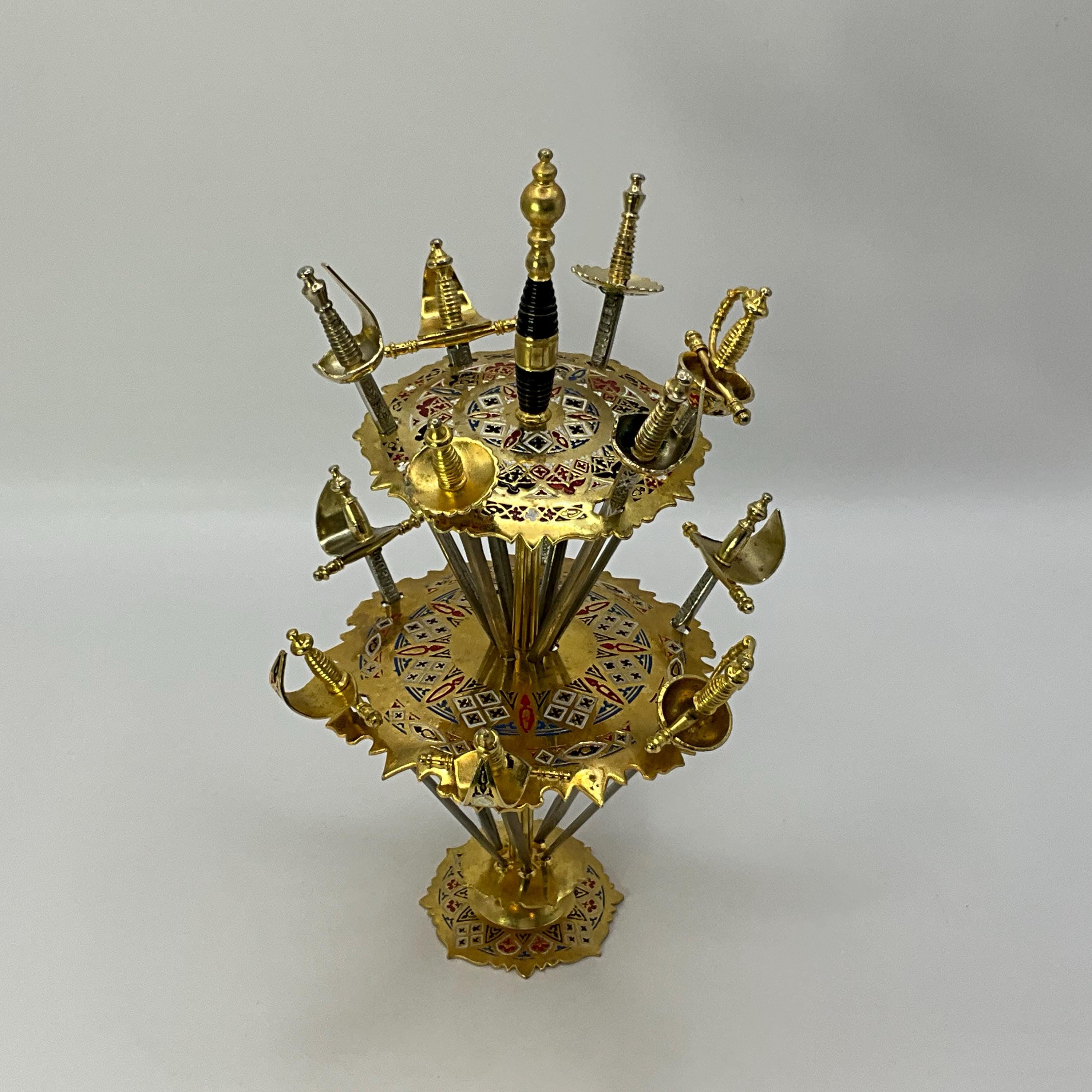 スペインのトレド市で作られた、剣型のカクテルピック / オードブル