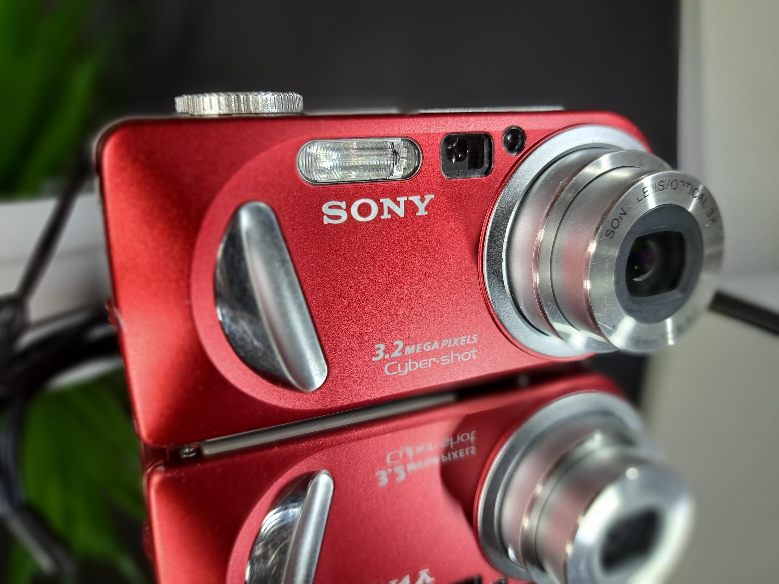 Vintage Sony Cyber-shot DSC-P8 Red Digital Camera: Retro
