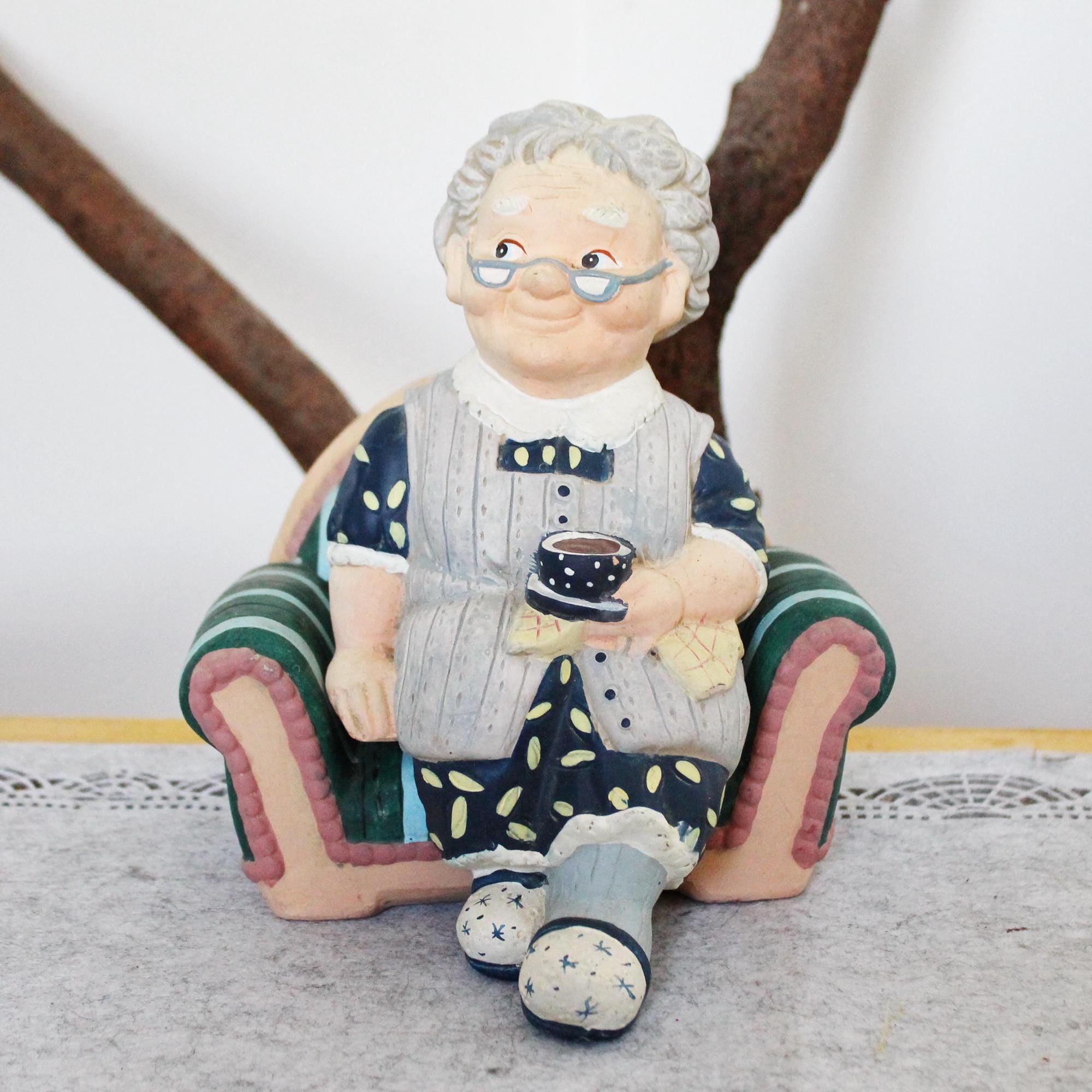 ヴィンテージ セラミック 粘土人形 - 椅子に座るおばあちゃん - 9.8