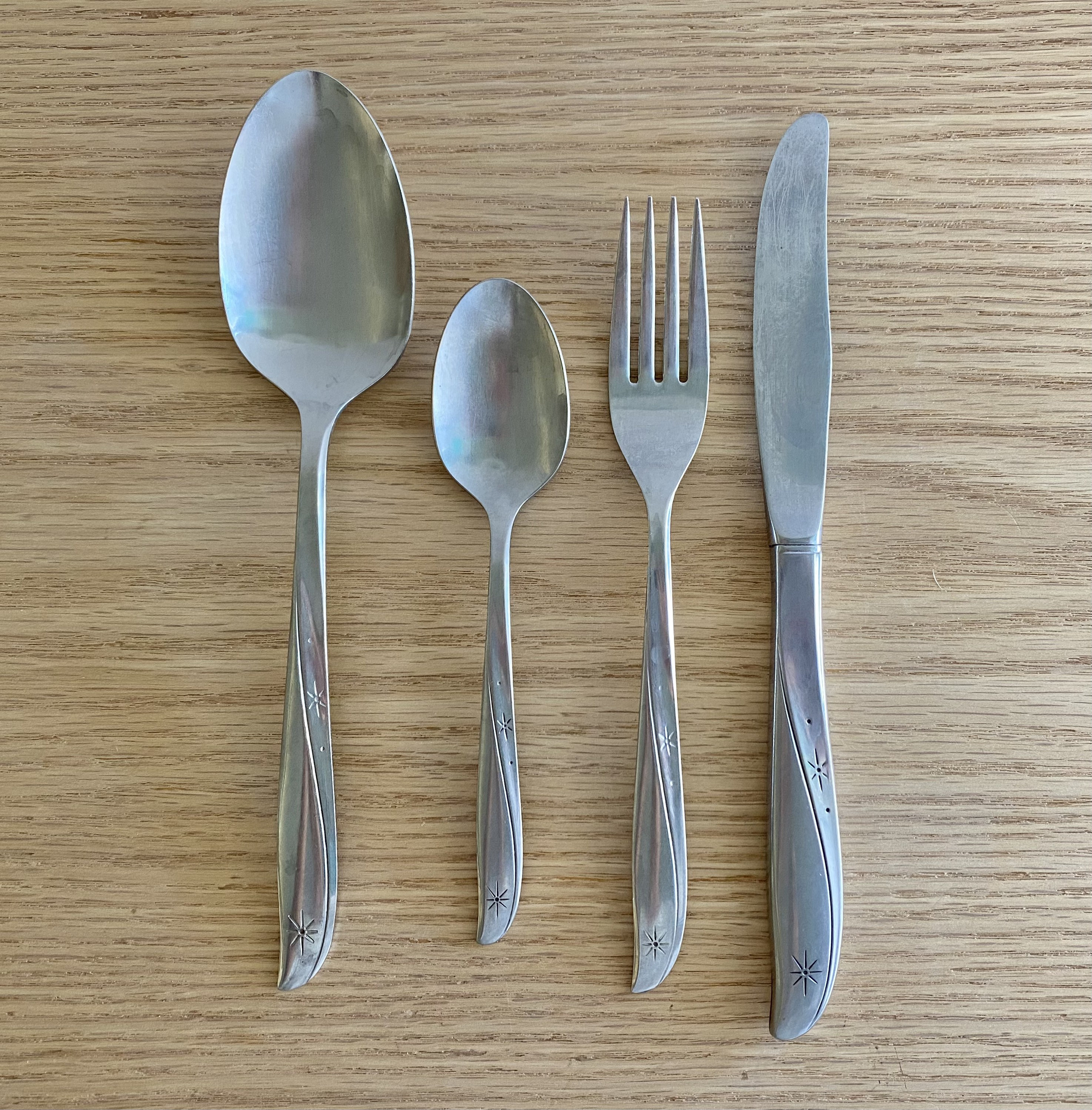 Oneida Twin Star Starburst Pattern Discontinued in 1959 Knives