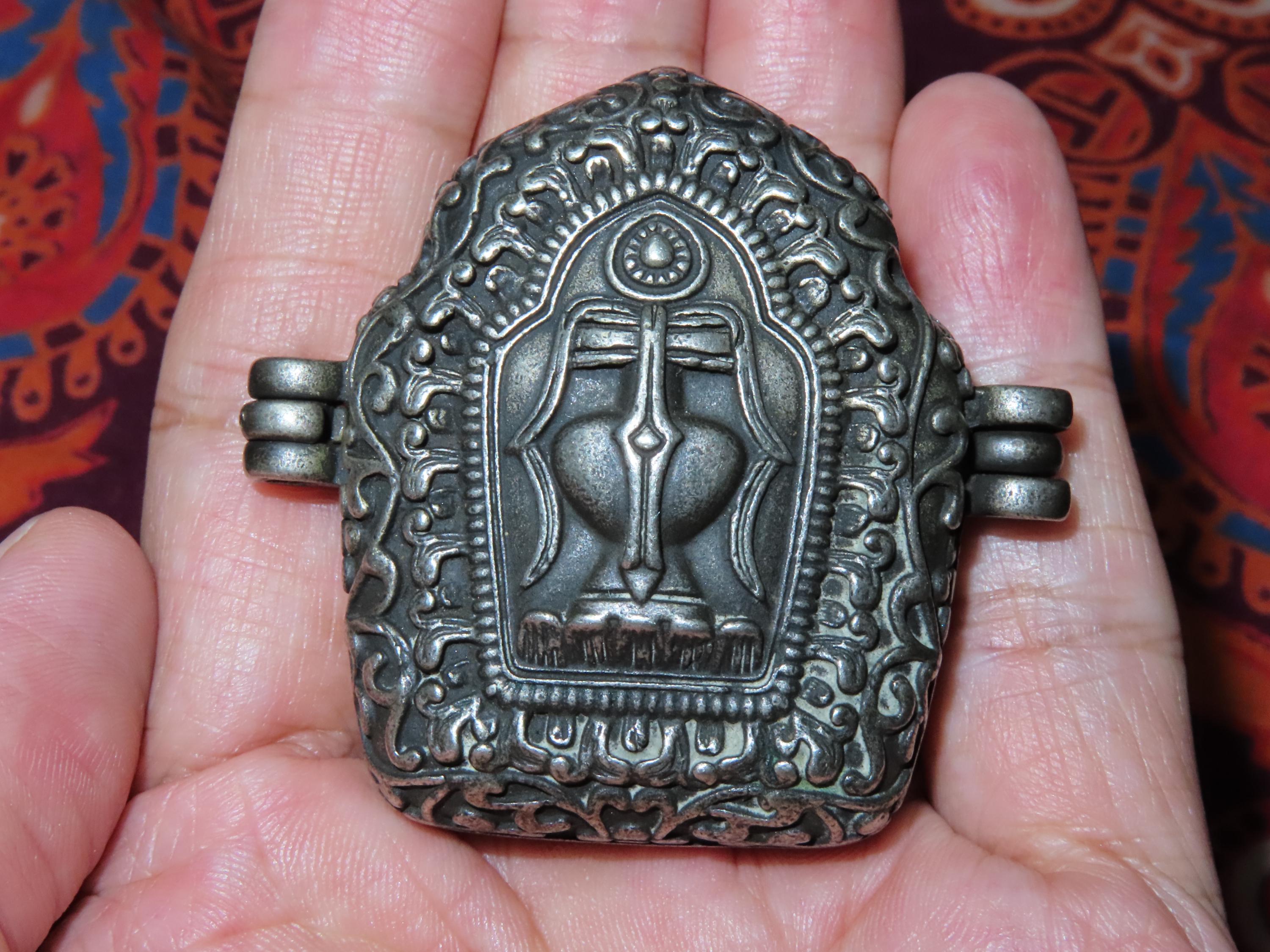 ネパール チベット仏教 白銅製 宝瓶 シンボル ガウ ボックス