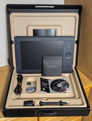 Wacom PTH-651 Intuos Pro Medium Tablet with ACK-40401 Wireless Kit