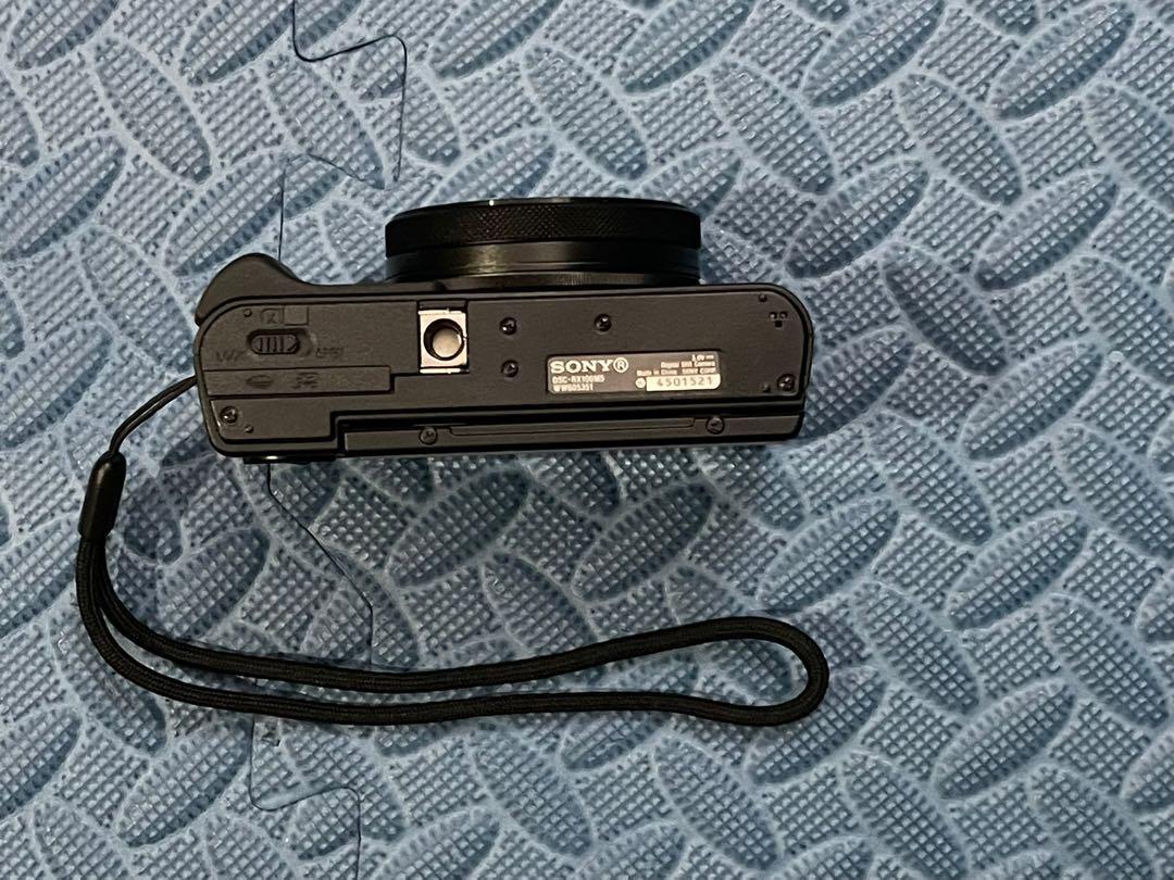 Sony Cyber-Shot DSC-RX100M5 RX100V Digital Camera 2.9 x Optical