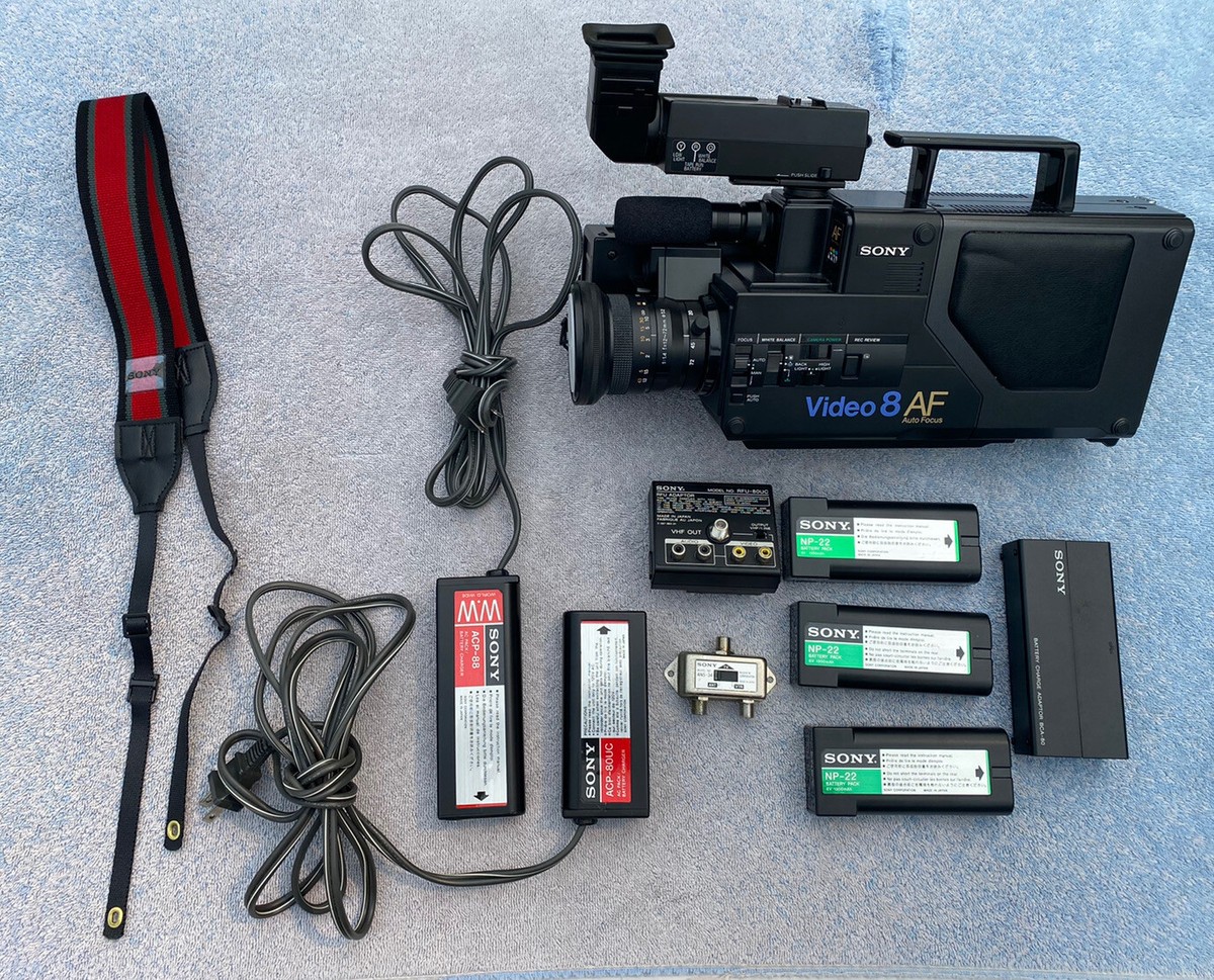 Sony CCD-V8AF Video 8 8mm Video Camera Recorder RFU-80UC NP-22 BCA