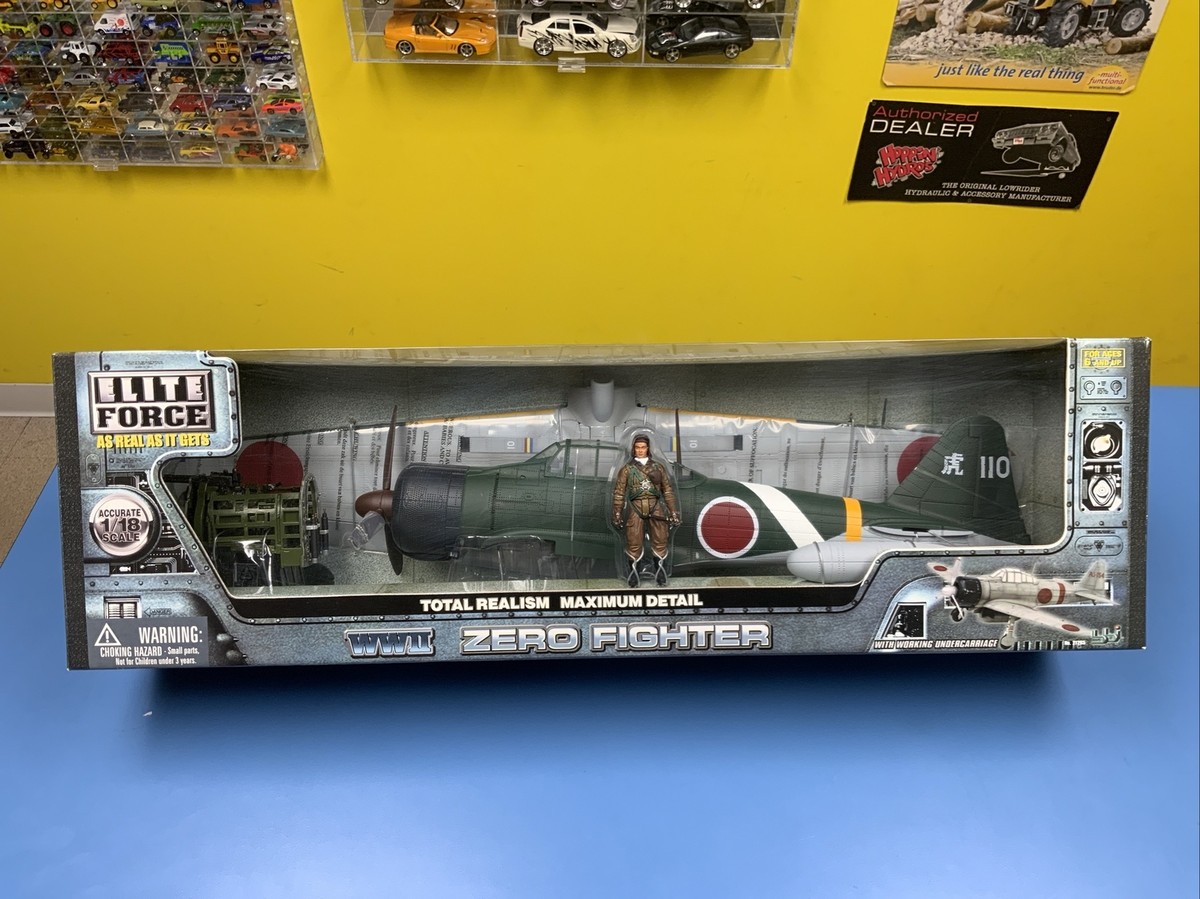 BBI ElLITE FORCE WWII ZERO FIGHTER FIGHTER SCALE 1/18 W/ PILOT