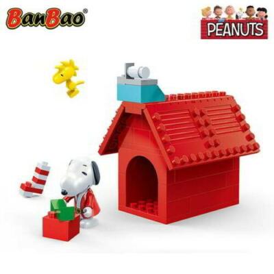 Peanuts - Snoopy & Woodstock Christmas Doghouse #7540 Building Set