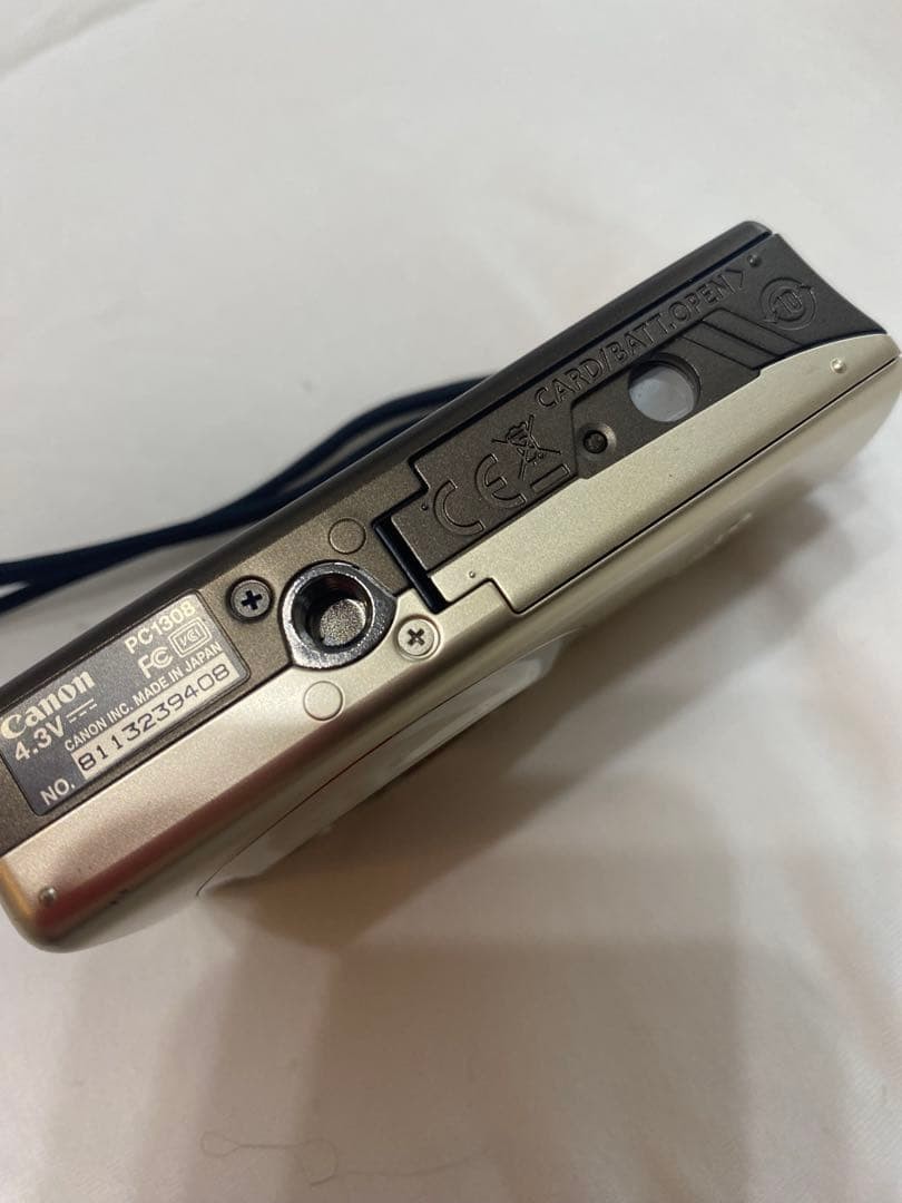 Canon IXY DIGITAL 920 IS 10.0MP Compact Digital Camera Gold