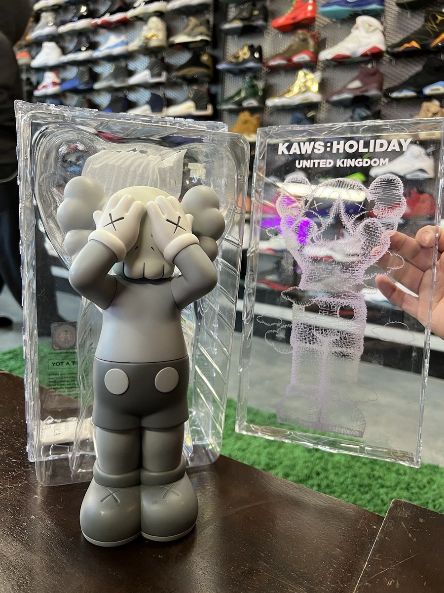 KAWS HOLIDAY UNITED KINGDOM3色セット KAWS HOLIDAY UNITED KINGDOM3