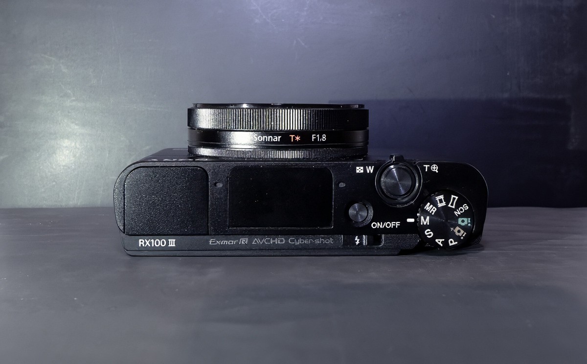 Sony DSC-RX100 III 20.1 MP Digital Camera 2.9 x Optical Zoom - 90