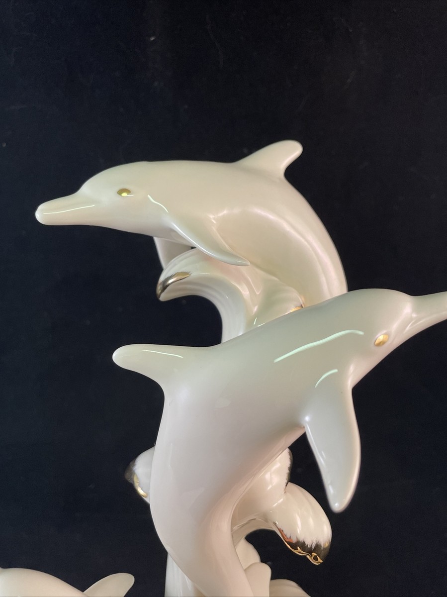 イヴ・ロエ彫刻the Dolphins