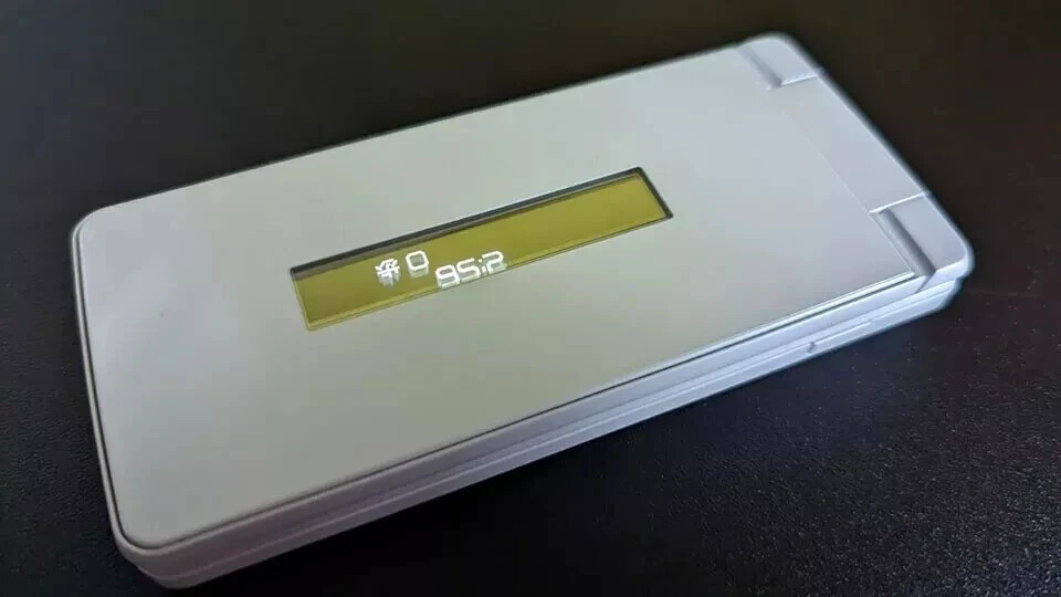 SHARP AQUOS 805sh Softbank Unlocked Keitai 3 flip phone sim free