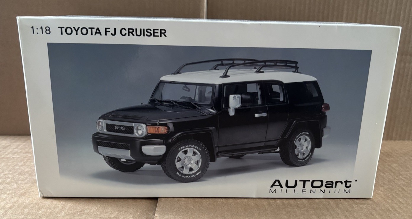 AUTOart 1/18 Toyota Fjクルーザー Millennium AUTOart 1⁄18 Toyota Fj