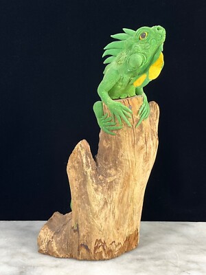 Realistic Resin Iguana Lizard On Driftwood/Wood Branch Figurine
