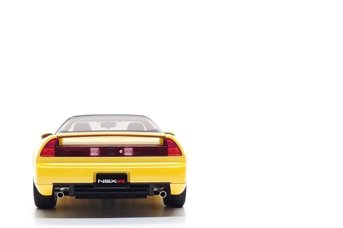 AUTOart Signature 1:18 Honda NSX Type R (NA1) in Indy Yellow Pearl