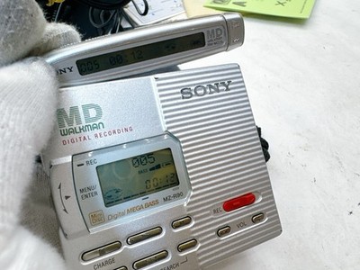 Sony MZ-R90 MD Walkman MiniDisc Recorder Player Silver w/ Box