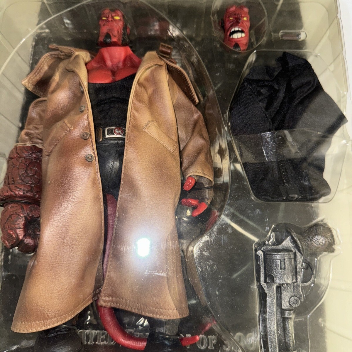 メズコ mezco ヘルボーイ sdcc アクションフィギュア 【公式通販】