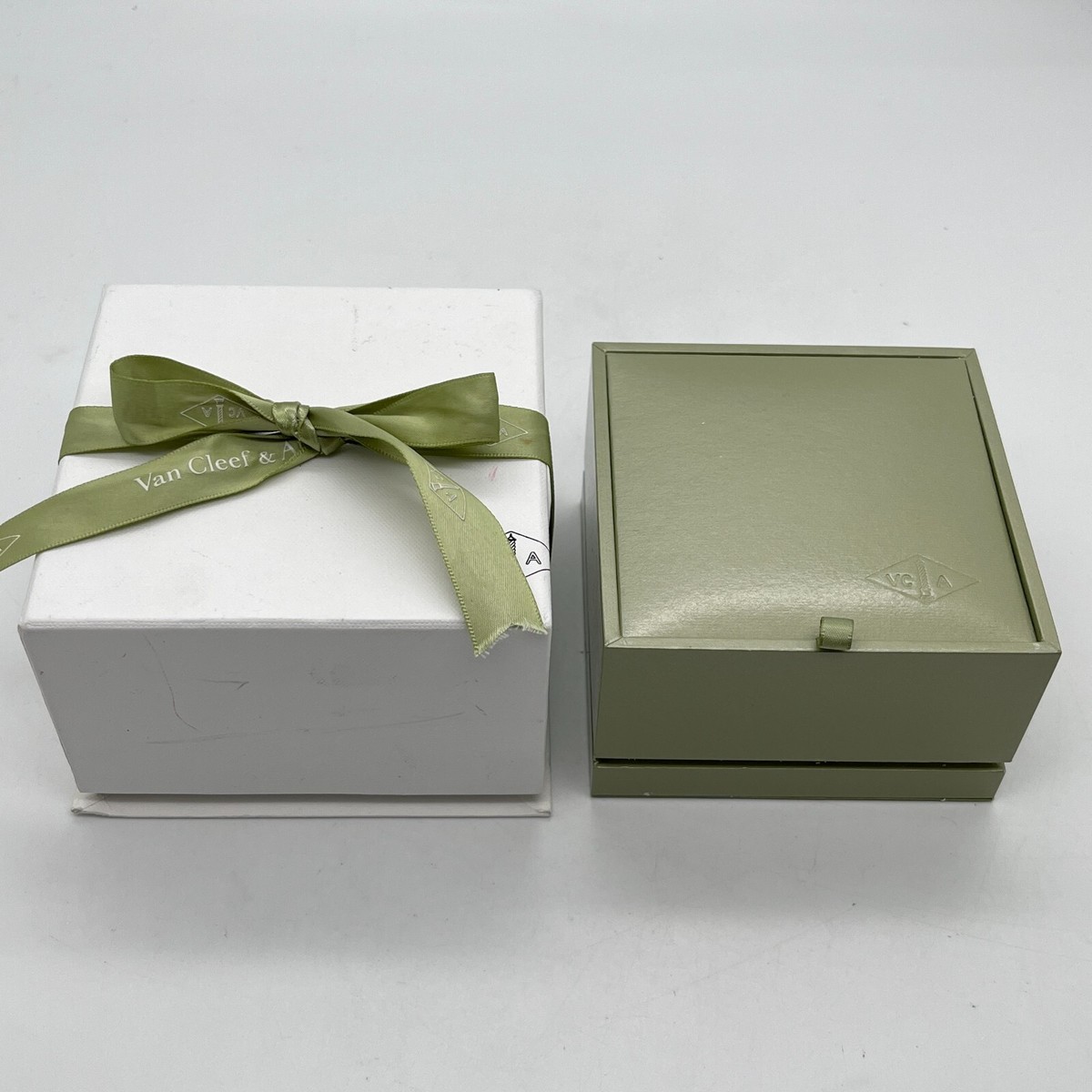 Van Cleef & Arpels ギフトボックス グリーン 【公式通販】