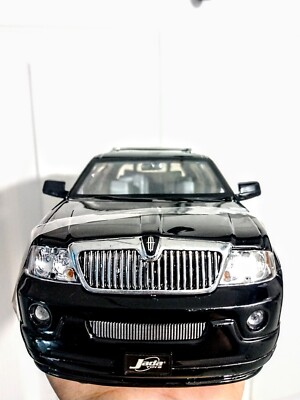 Jada Toy Dub City Kustoms 1:24 Scale 2003 Lincoln Navigator Model