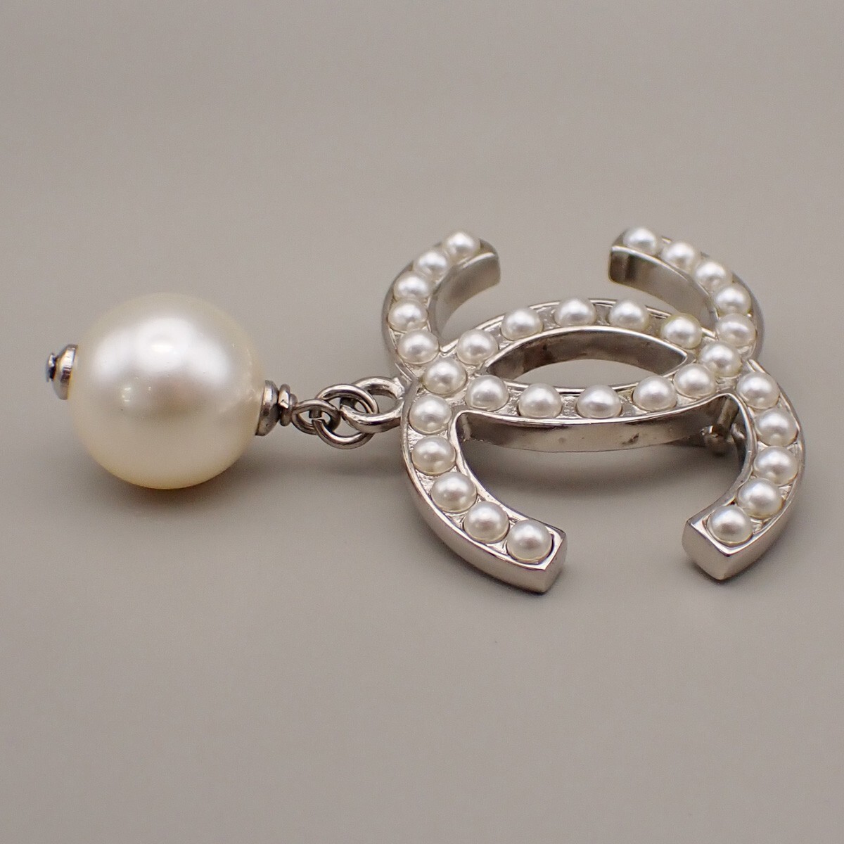 CHANEL CC Logo Imitation Pearl Pin Brooch 09V SHW France Accessory