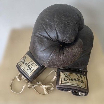 Winning Boxing Gloves Vintage Initial Old Logo 10oz FP-800 Black