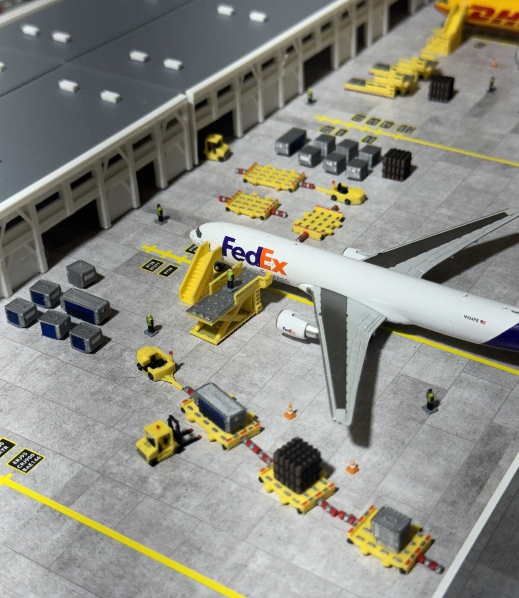 1/400 航空機 用のミニカー GSE まとめて 1/400 航空機 用のミニカー GSE