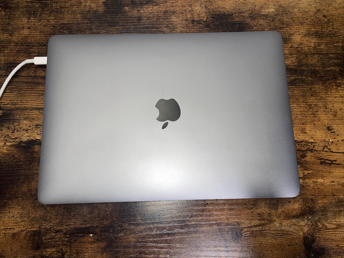 Apple MacBook Pro (13-inch, 2017, Touchbar, Four Thunderbolt 3