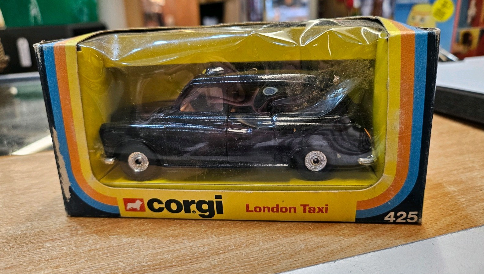 Corgi 425, London taxi - Free Price Guide & Review