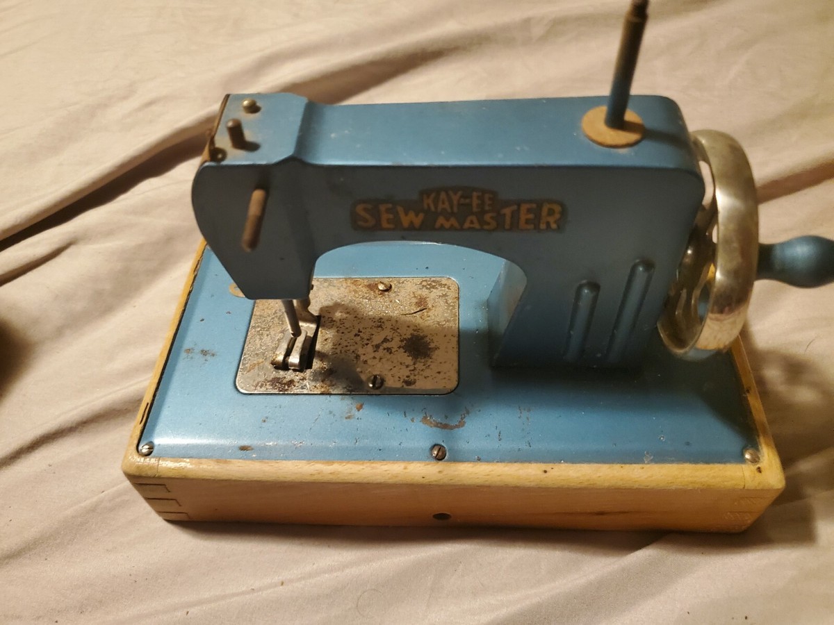 KAYanEE Sew Master Sewing Machine Made U.S.A Vintage Model ?? Blue