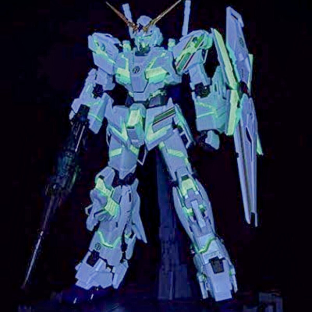 Unicorn Gundam PG 7-Eleven Luminous Full Psycho Frame Mobile Suit
