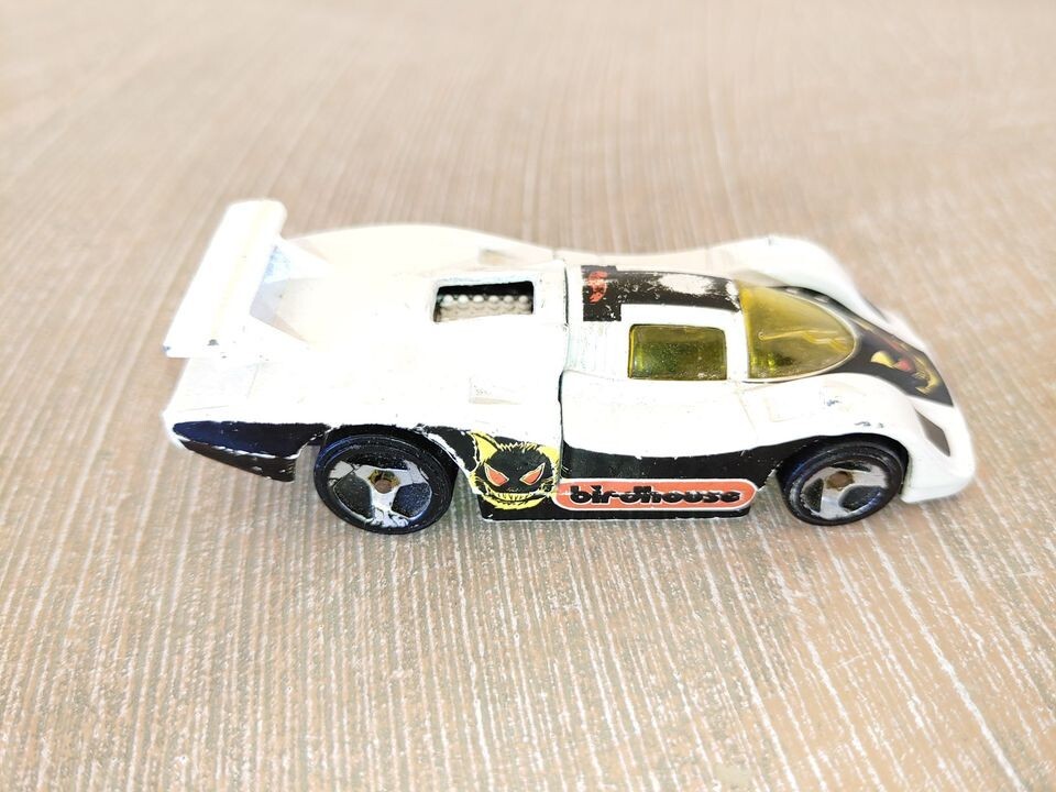 1983 Hot Wheels Mattel White Race Car Birdhouse 3