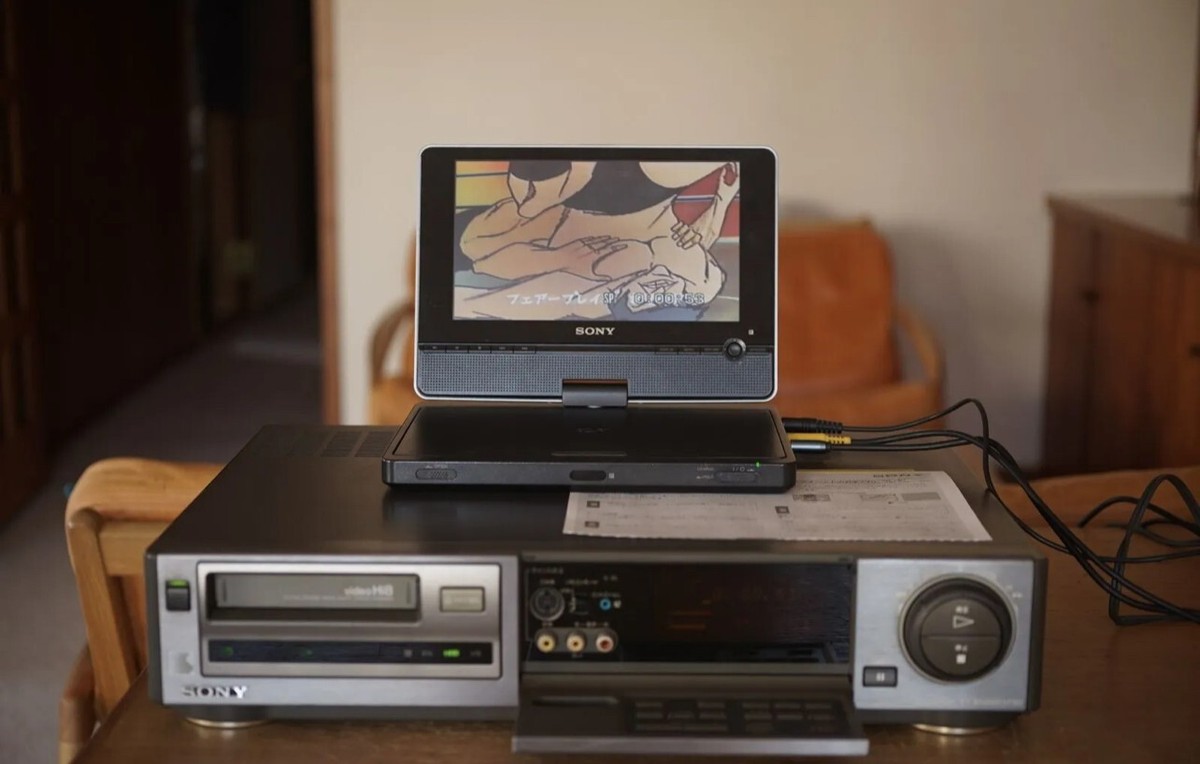 SONY EV-BS2000 Hi8 Video8 8mm Highest Grade VCR NTSC Fully Working