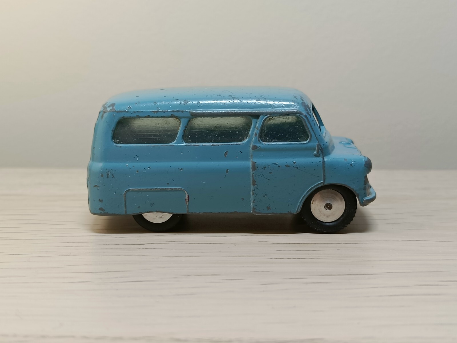 Corgi 404m, Bedford Dormobile - Free Price Guide & Review