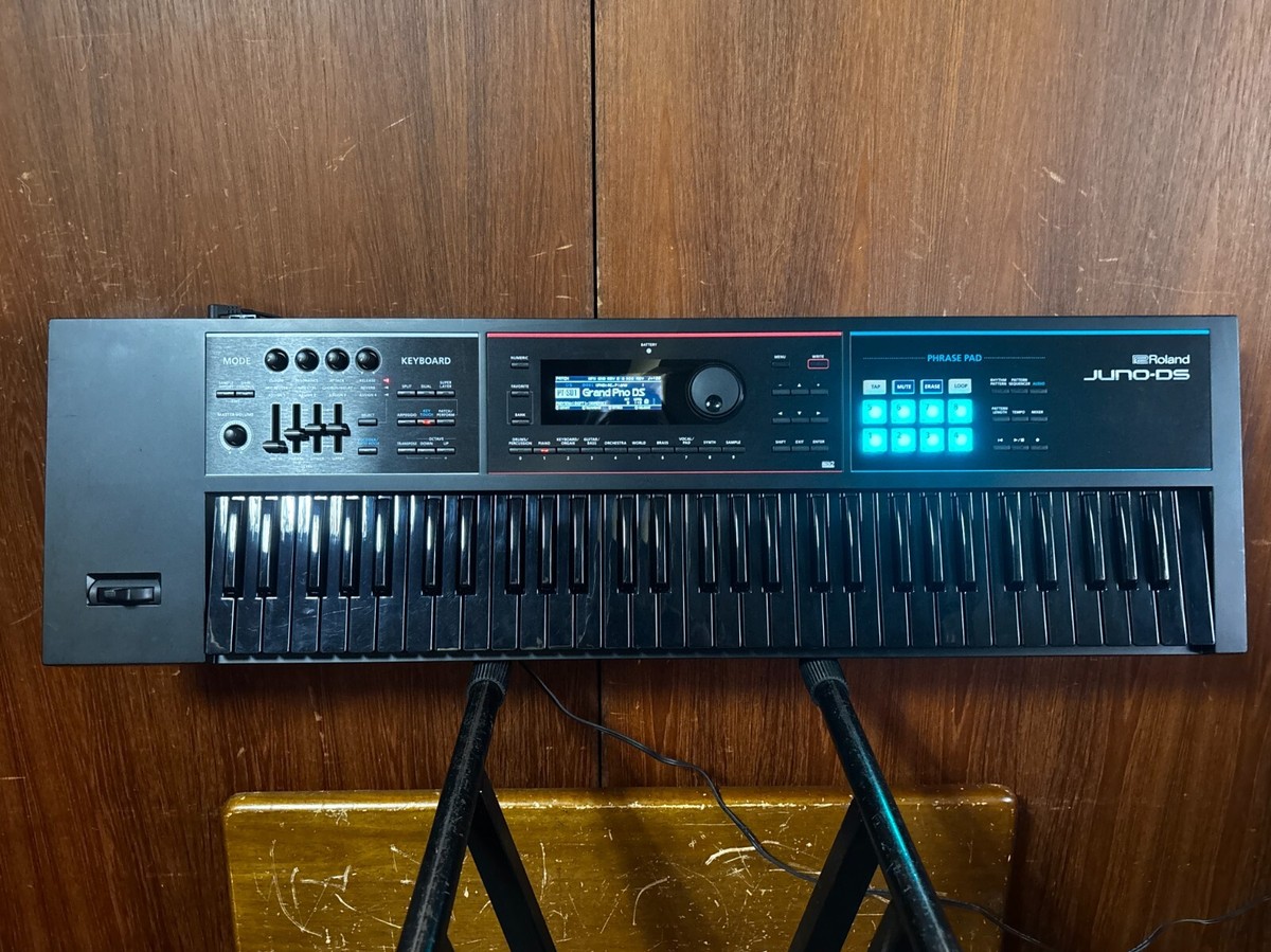 Roland JUNO-DS 61 61-key Synthesizer Special Edition Black on