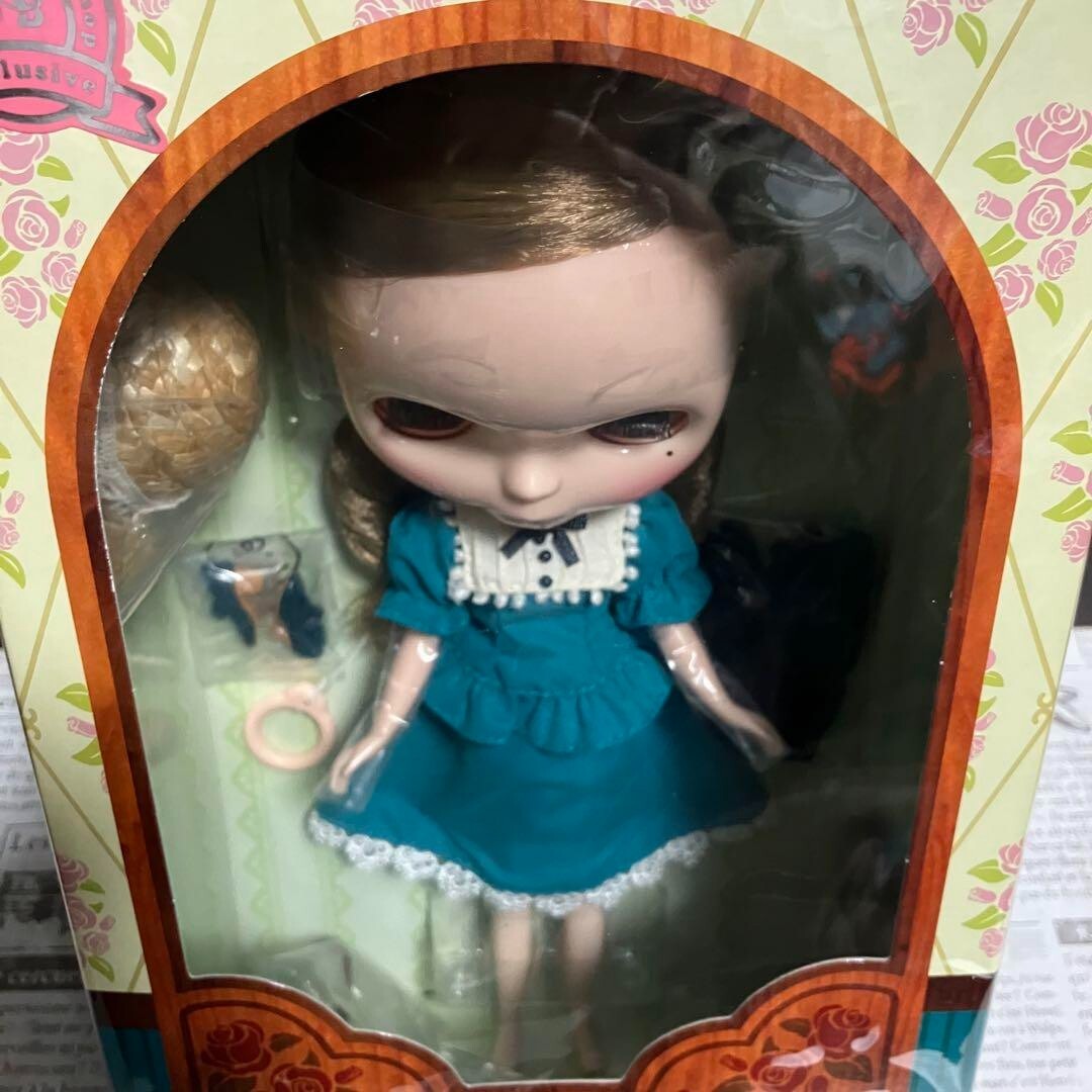 Neo Blythe Very Vicky Fashion Doll TAKARA TOMY With Unopened Box