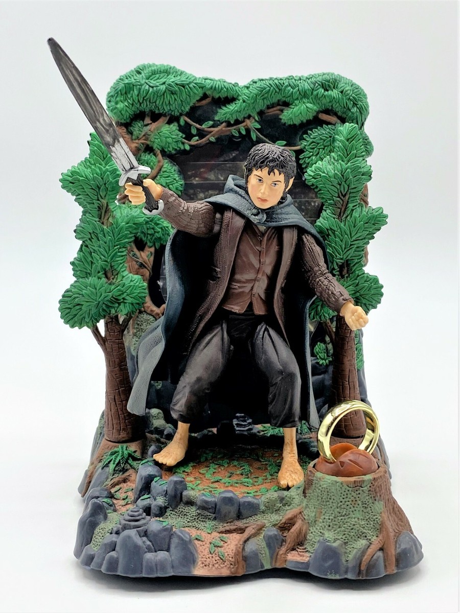 Lord of the Rings Frodo Figure & Ringwraith Reveal Base ToyBiz