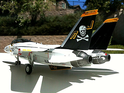 Calibre Wings F-14A Tomcat USN FV-84 Jolly Rogers, AJ200, USS