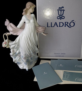 希少 美品 Spring splendor LLADRO Spring Splendor Woman Figurine